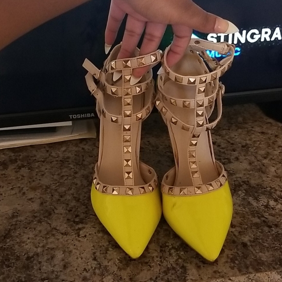 Heels - Picture 2 of 3